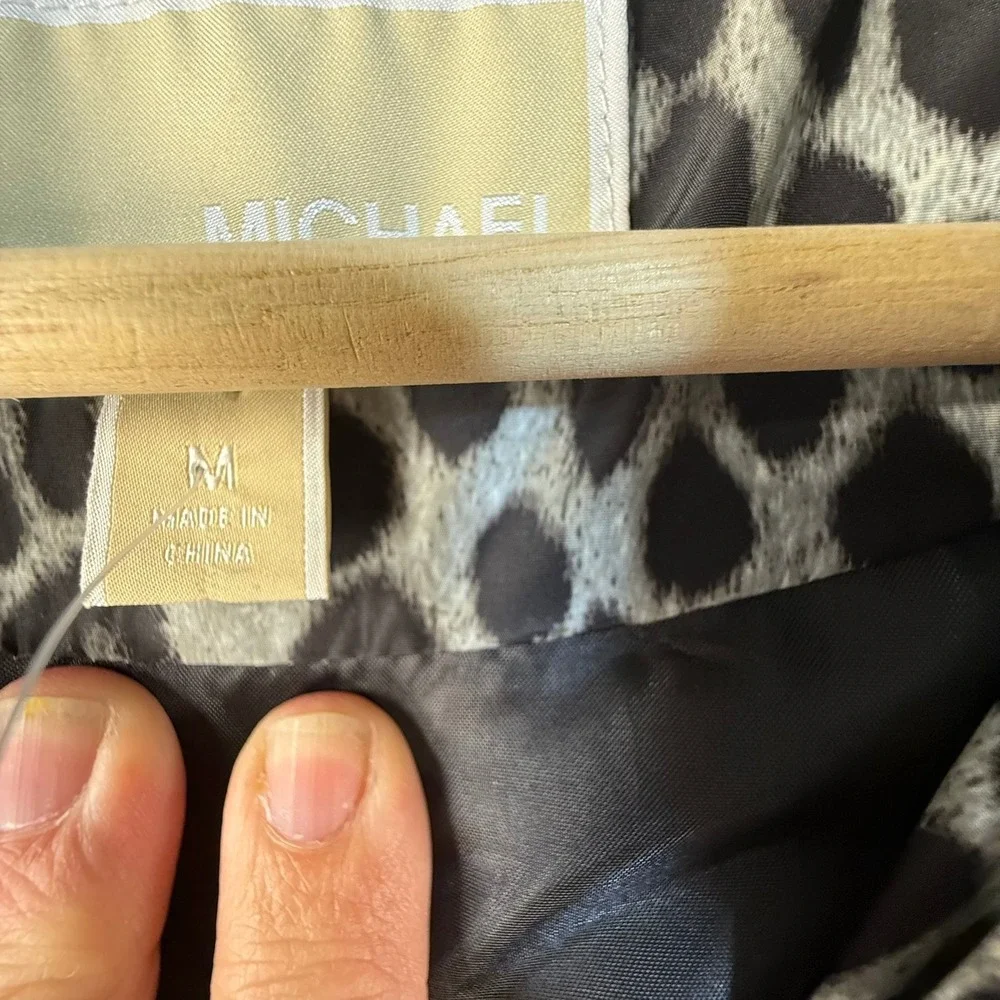 Michael Michael Kors Womens Grey Leopard Print Puffer Vest Size M‎ Full Zip Logo